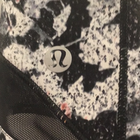 Lululemon low rise shorts - Picture 4 of 4